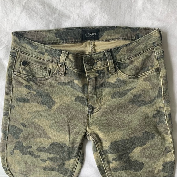 KRISTA SUPER SKINNY CROP in Camo | HUDSON Jeans - Picture 3 of 7